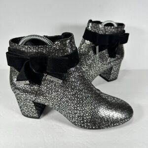 Alex Marie Silver Metallic Textured Leather Bow Ankle Boots - Size 7.5M